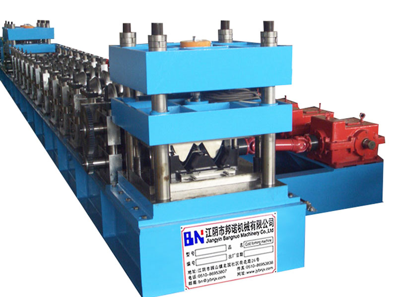 What are the applications of the guardrail forming machine?